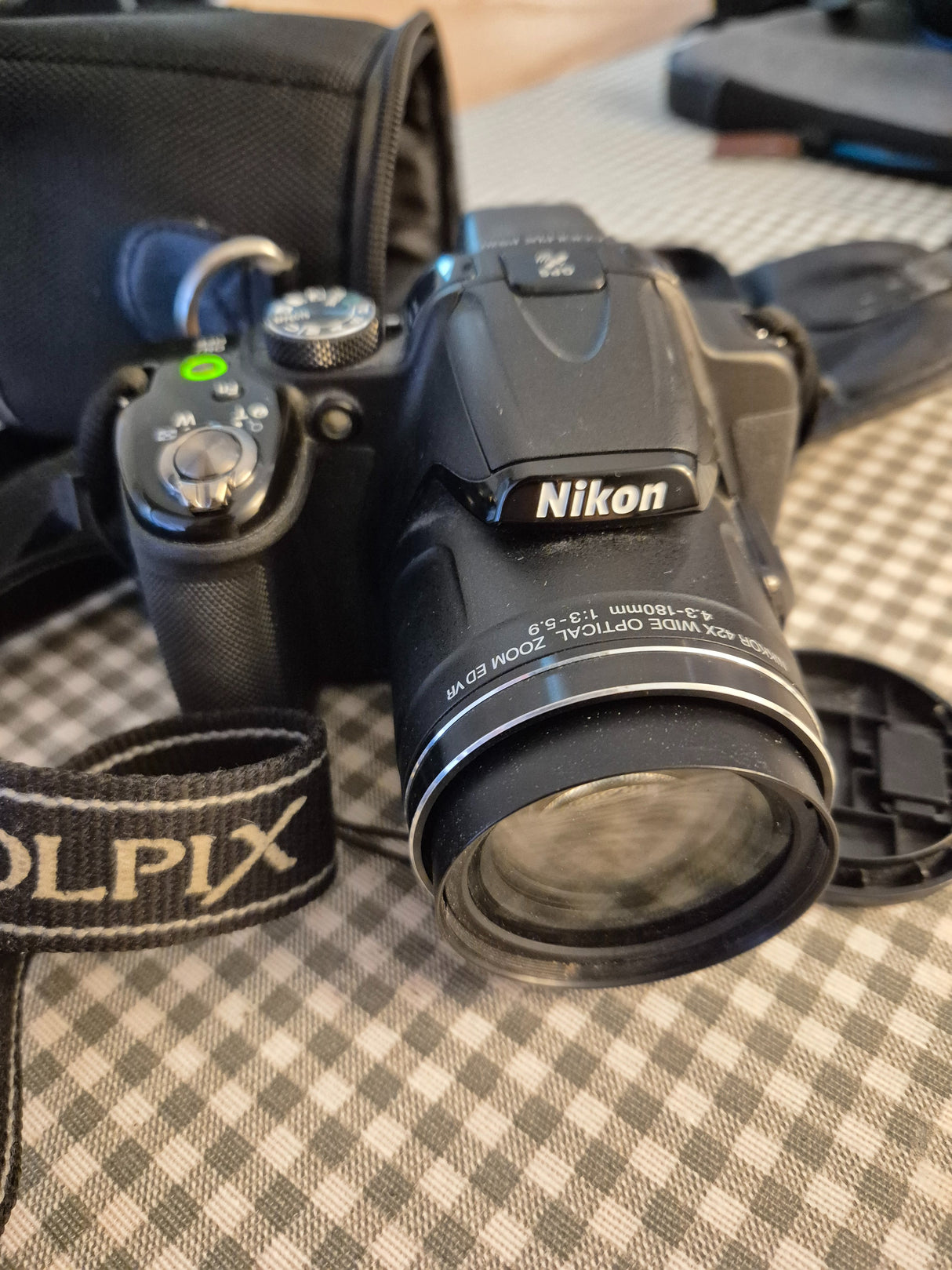 nikon coolpix p520ee2b3a96-07e8-4102-bd15-7f66b79cd097