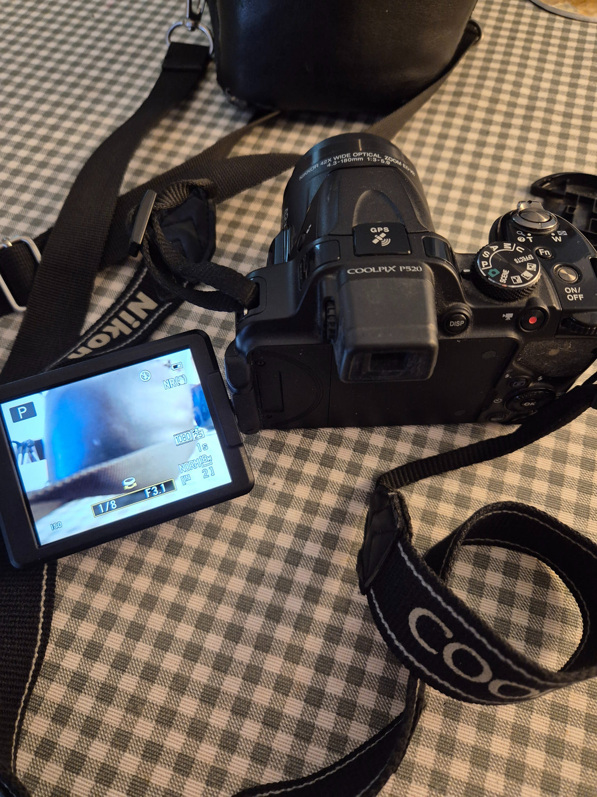 nikon coolpix p520ee2b3a96-07e8-4102-bd15-7f66b79cd097