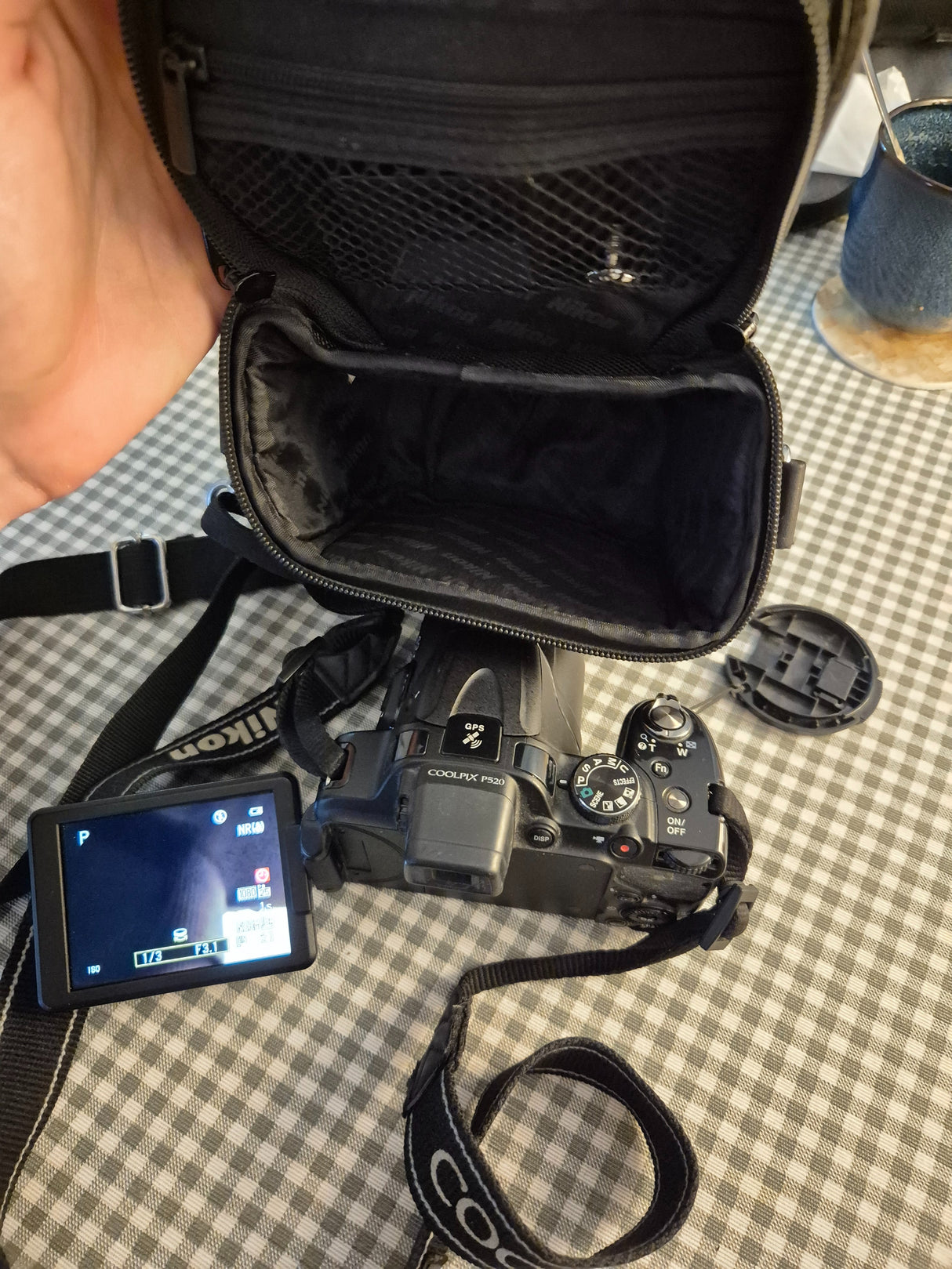 nikon coolpix p520ee2b3a96-07e8-4102-bd15-7f66b79cd097