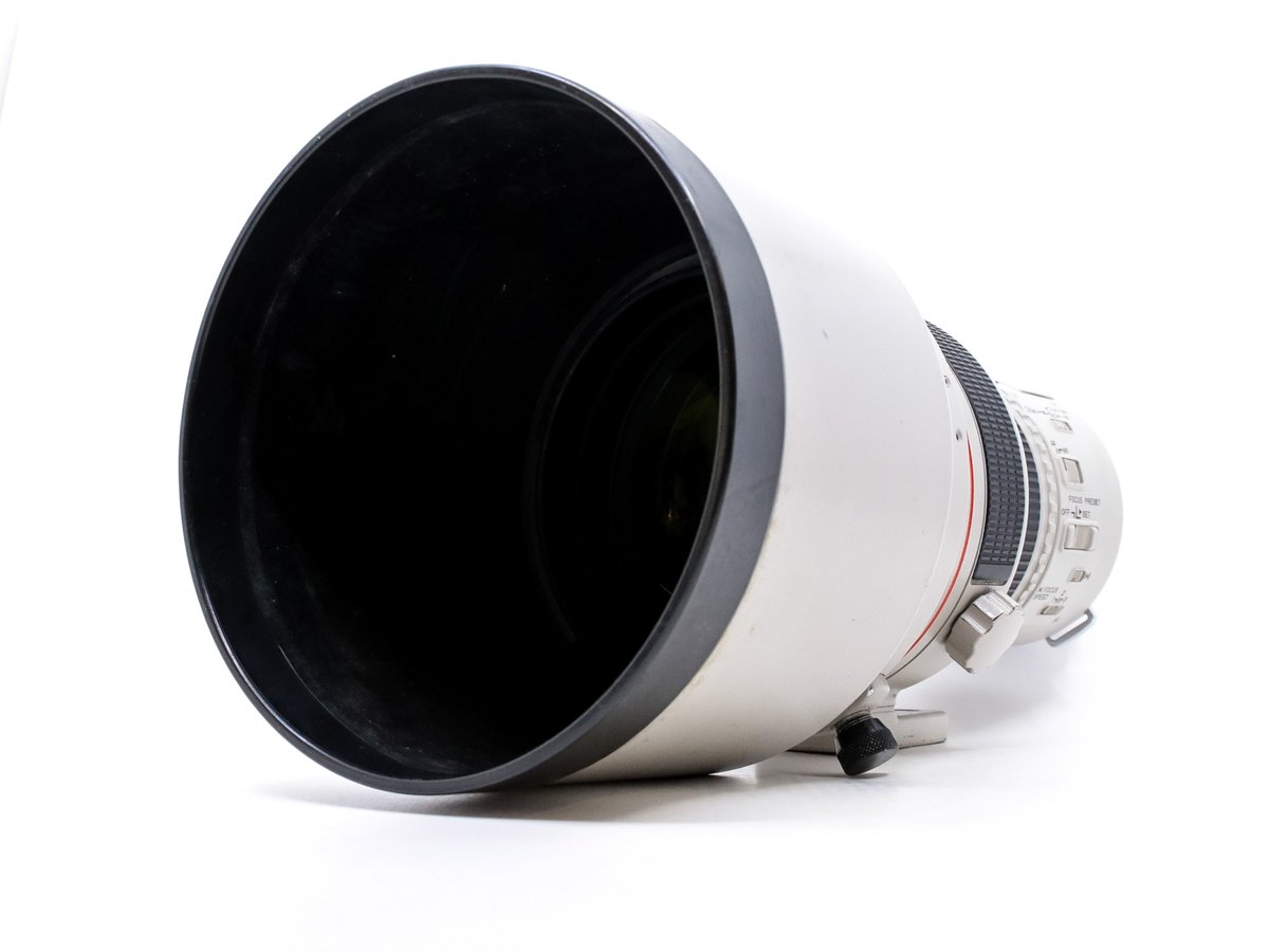Canon EF 200mm f/1.8 L USM · main image