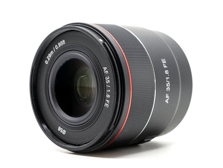 Samyang AF 35mm f/1.8 - Sony FE Fit - segunda mano - excelente estado - detalle 2 de 3 - SKU 3772254 - Camera Market