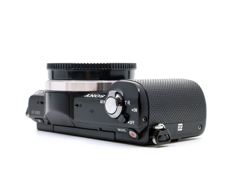 Sony Alpha A5000 - segunda mano - excelente estado - detalle 3 de 4 - SKU 3660903 - Camera Market